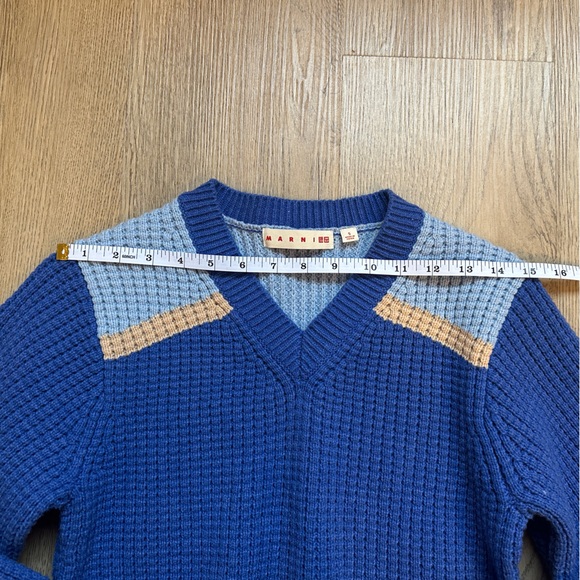 Marni x Uniqlo Popcorn Knit V-neck Sweater - Picture 5 of 8